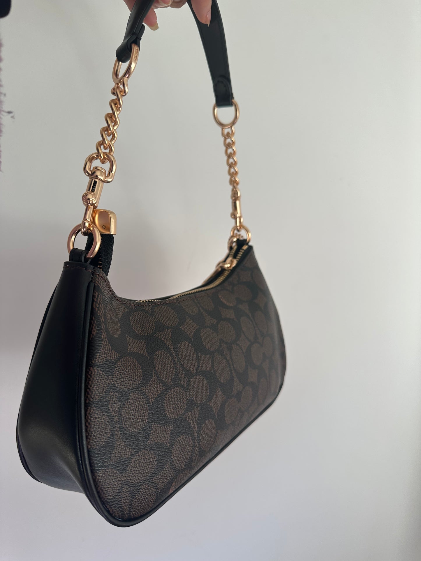 Teri Black Shoulder Handbag