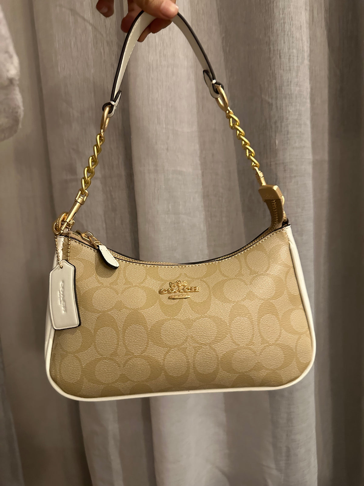 Signature Canvas Chain Shoulder Bag – Tan &White