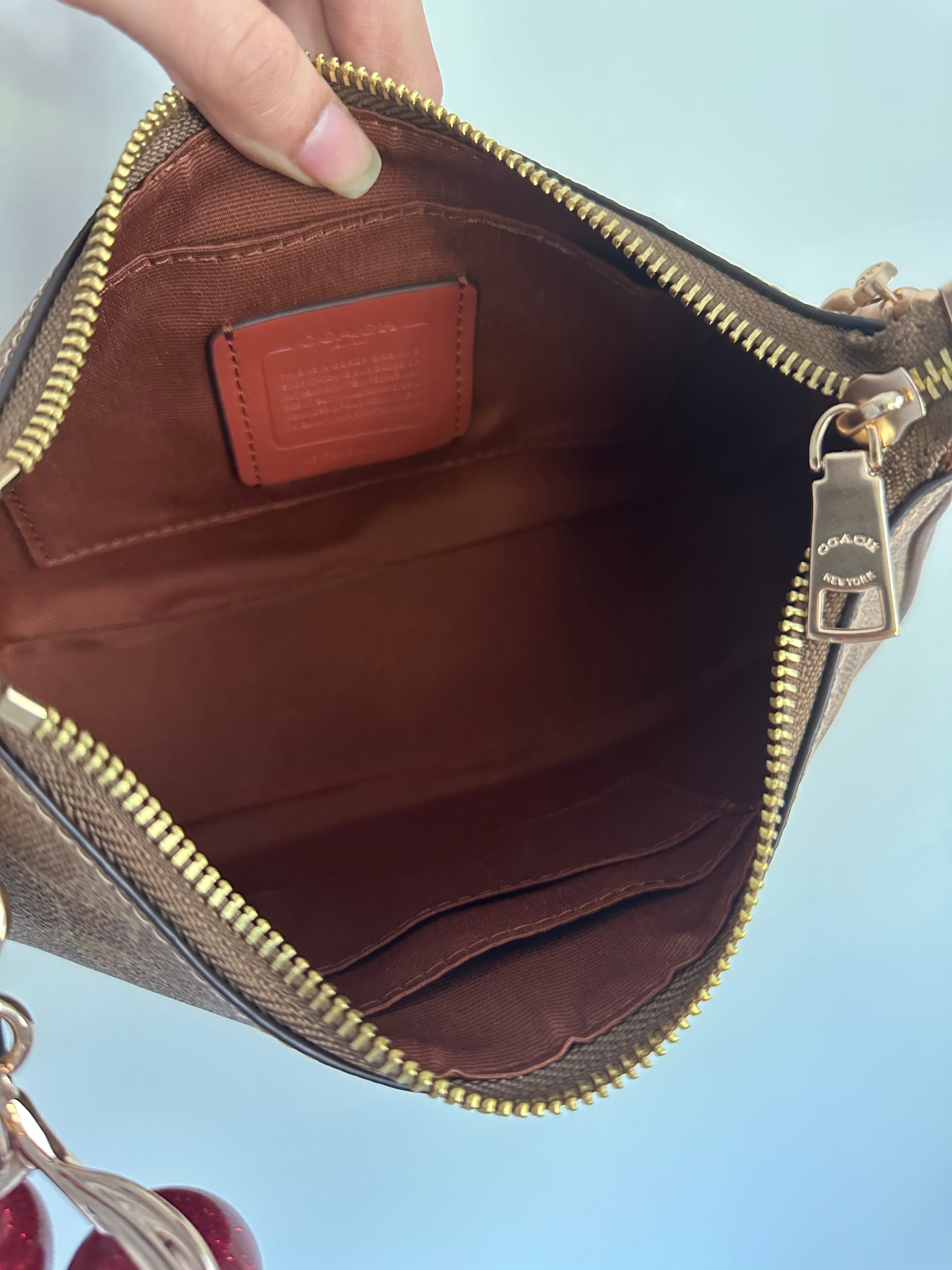 Teri Brown Shoulder bag