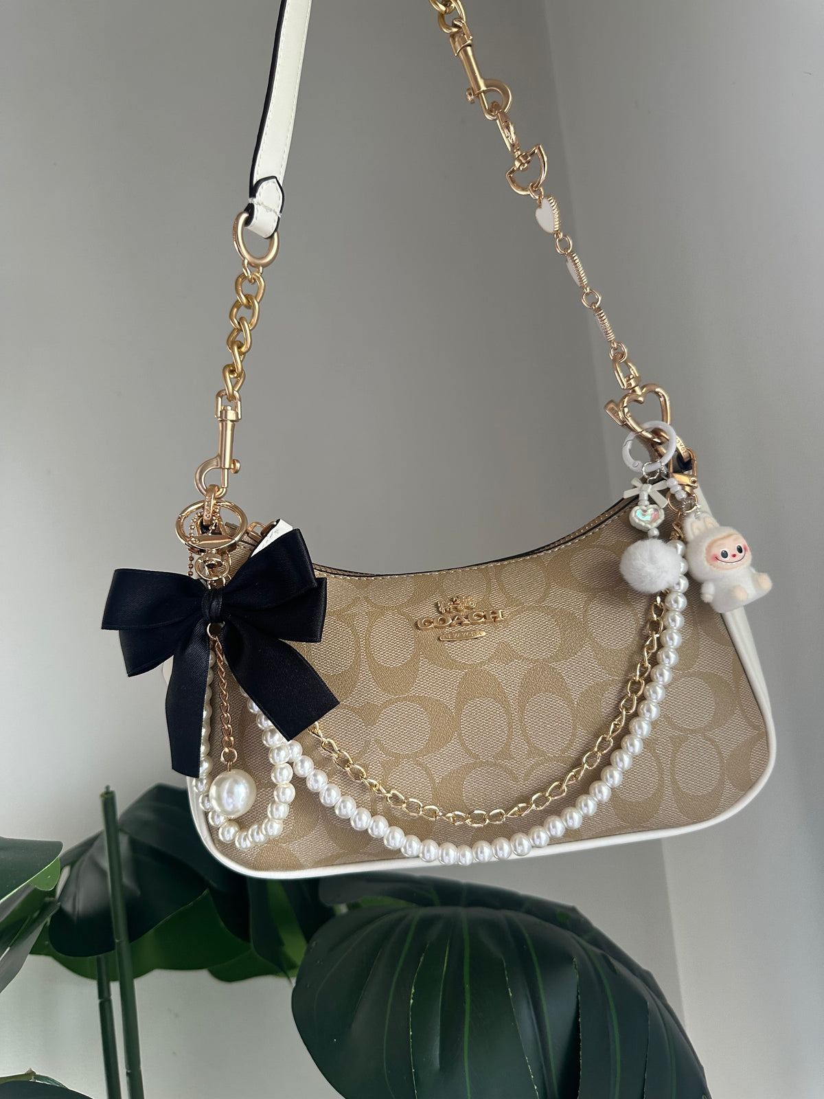 Signature Canvas Chain Shoulder Bag – Tan &White