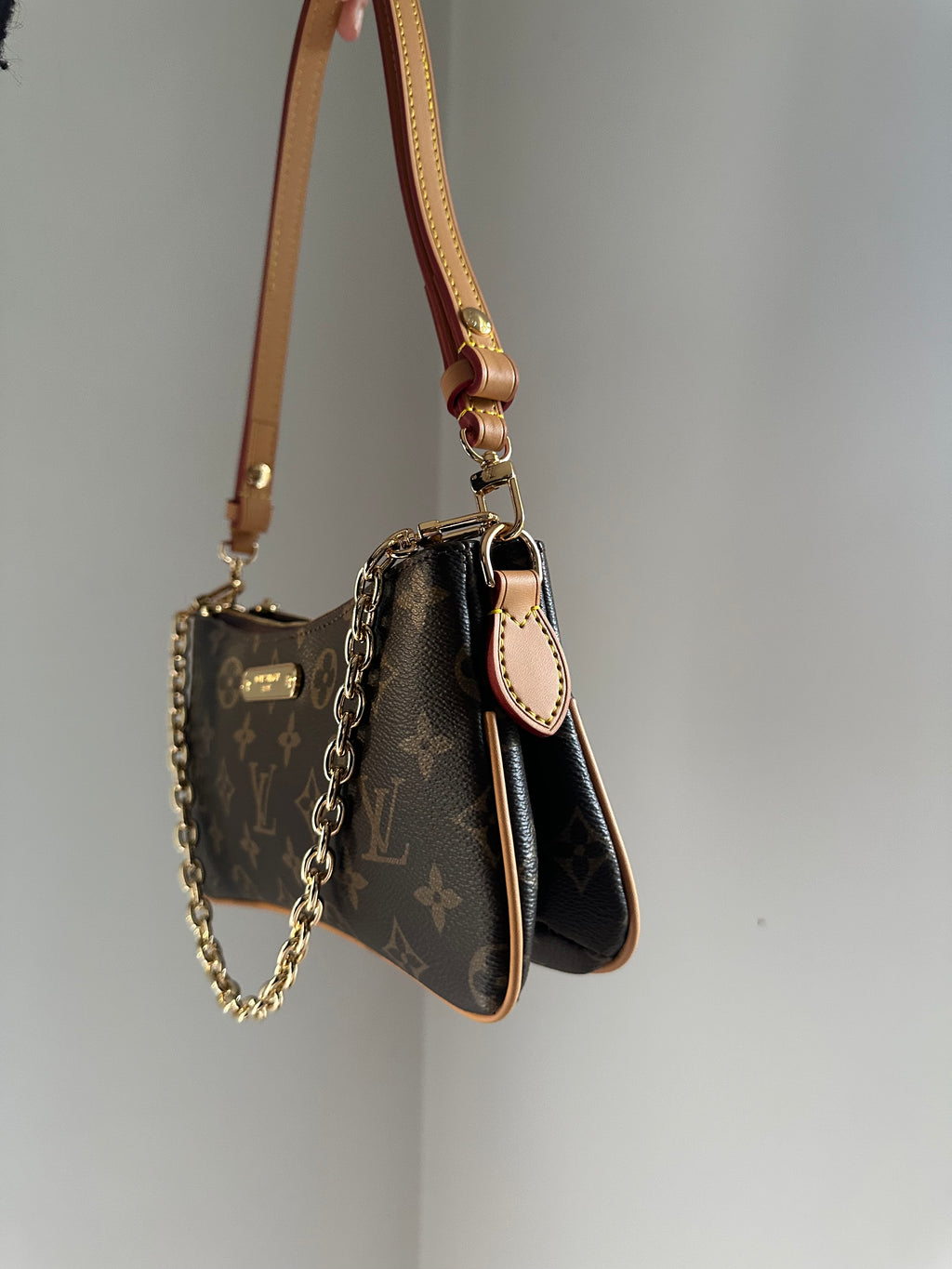 EXCLUSIVE Liv Shoulder Cross Body Chain